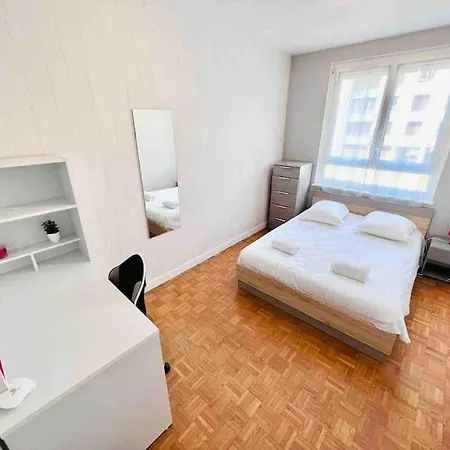 Les Facs : Apt 6 Prs, 3 Ch, Balcon Et Parking
