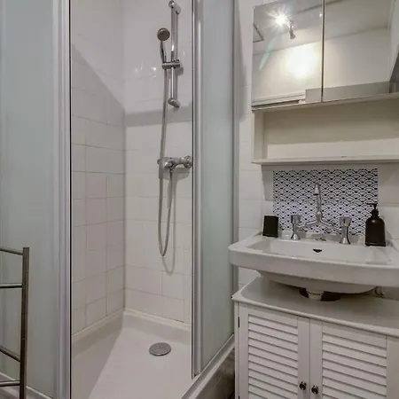 Les Facs : Apt 6 Prs, 3 Ch, Balcon Et Parking * דיז'ון