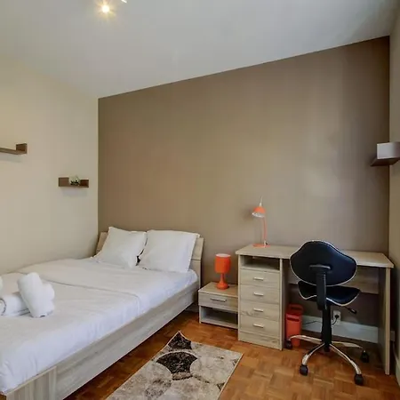 Les Facs : Apt 6 Prs, 3 Ch, Balcon Et Parking דירה דיז'ון