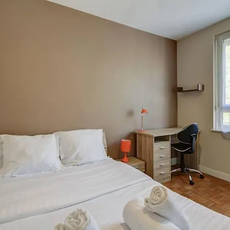 Les Facs : Apt 6 Prs, 3 Ch, Balcon Et Parking דיז'ון