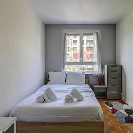 Les Facs : Apt 6 Prs, 3 Ch, Balcon Et Parking דירה *
