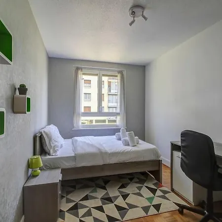 Les Facs : Apt 6 Prs, 3 Ch, Balcon Et Parking *