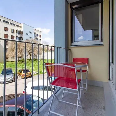 Les Facs : Apt 6 Prs, 3 Ch, Balcon Et Parking