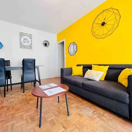 Les Facs : Apt 6 Prs, 3 Ch, Balcon Et Parking