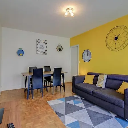 Les Facs : Apt 6 Prs, 3 Ch, Balcon Et Parking *