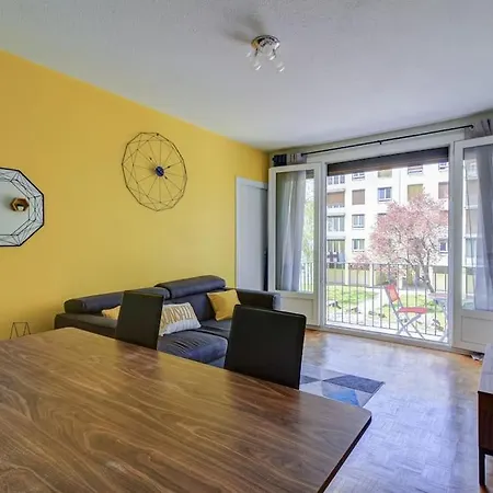 Les Facs : Apt 6 Prs, 3 Ch, Balcon Et Parking * דיז'ון